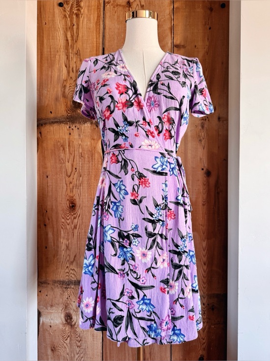 Dresses & Skirts - Sz S Lulus Harbor Point Lavender Floral Print Wrap Mini Dress EUC